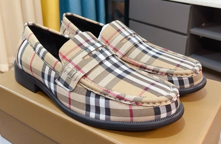 Burberry Men's Beige Check Plaid Loafers